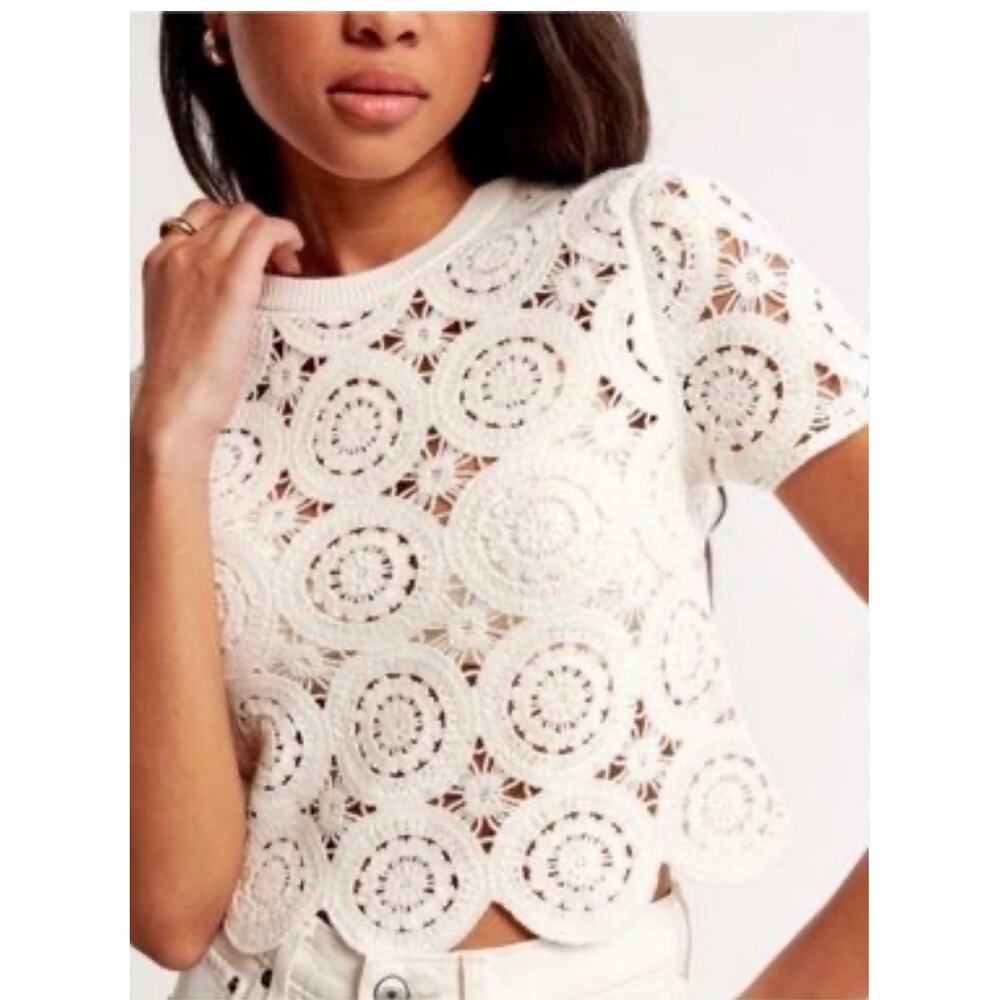 Abercrombie & Fitch Crochet Mosaic Tile Tee Size Small $50